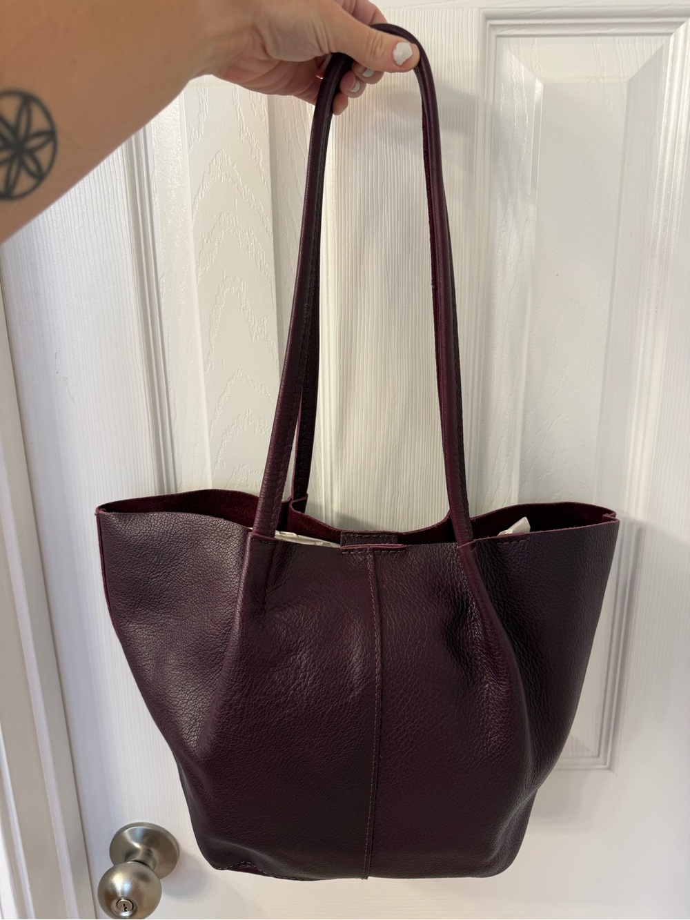 NWOT ‘Almost Perfect’ Portland Leather Devan Bucket Tote in Plum - Large - Picture 3 of 9